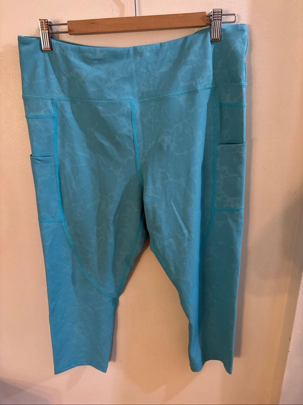 ZYIA Capri Leggings